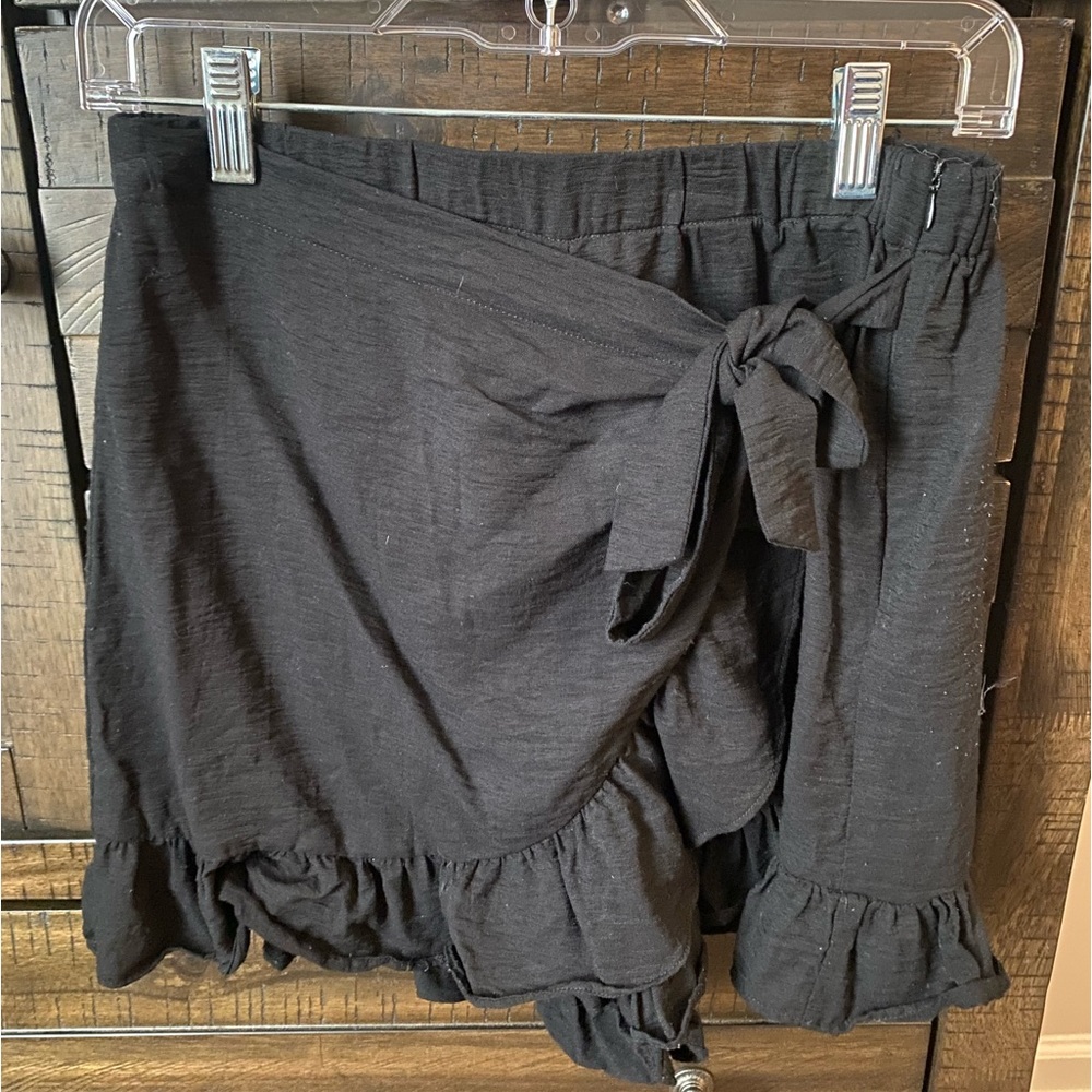 Fashion on Earth Wrap Skort- Black- Size Medium